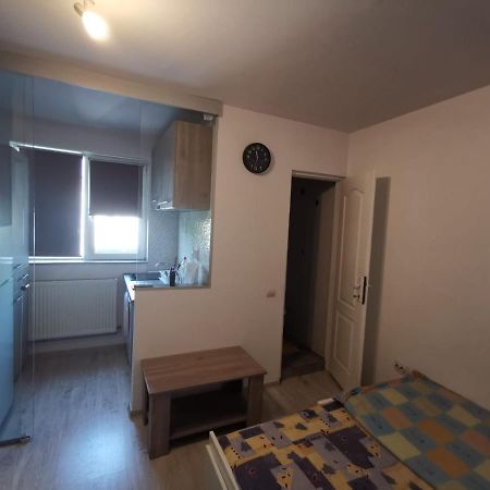 Holidays Inn Studio Бухарест Экстерьер фото